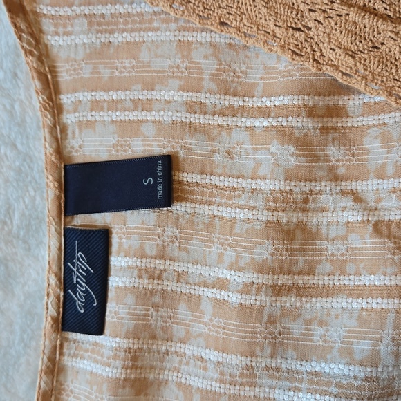 Datrip cream shirt - Picture 6 of 7